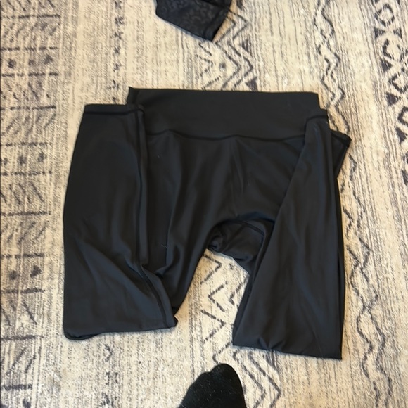 Black High-Waisted Leggings - Picture 2 of 4